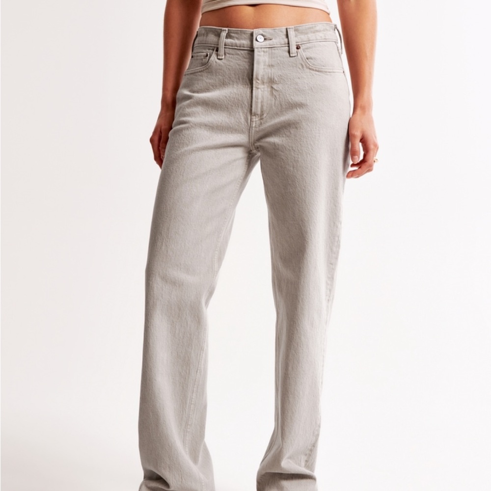 Abercrombie & Fitch Low-Rise Baggy Jean in Chai 28 Short